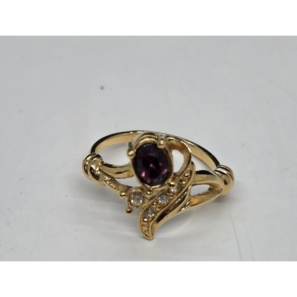 VINTAGE ESTATE AVON FAUX AMETHYST RHINESTONE GOLD TONE COLLECTION RING SIZE 7 - Picture 2 of 9